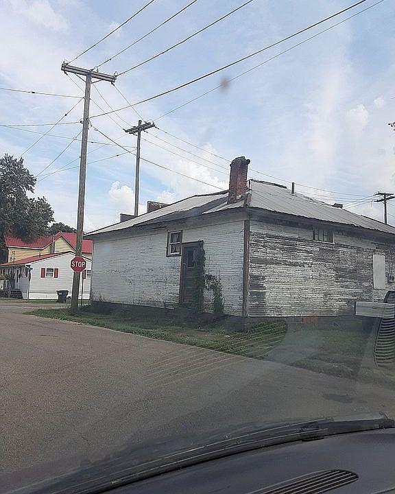2nd image of 457 N 4th St