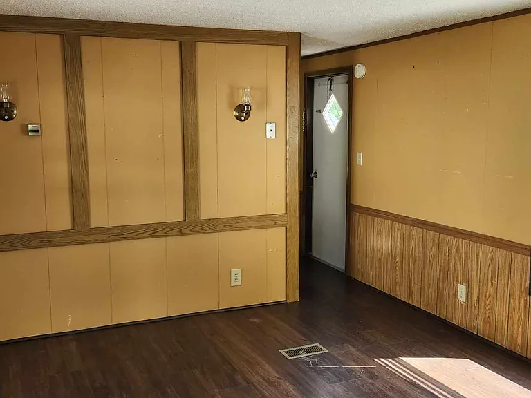 7 Otis Ln — Photo 5