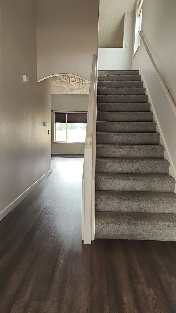 Cat Pet Friendly 3 Bed / 2.5 Bath Home Near I-5 in Albany, OR — Photo 3