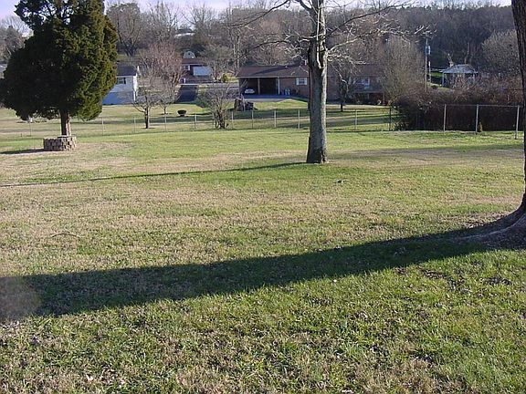 3rd image of 320 Barberry Dr