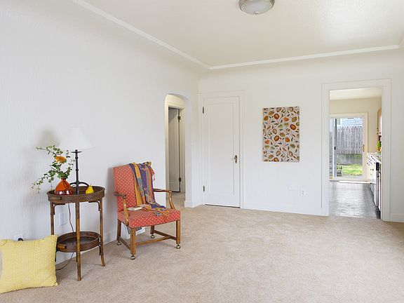 5th image of 1136 N Montgomery Ave