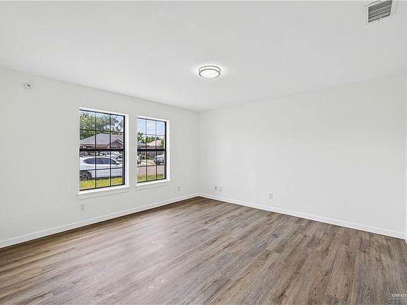 5th image of 3908 Yucca Ave