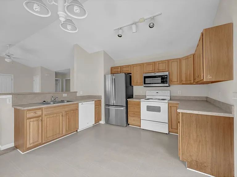 2029 Jackson St — Photo 8