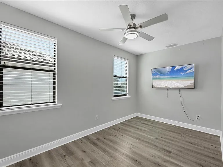 6104 Champions Row St — Photo 38