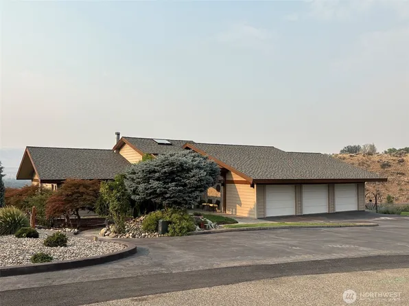 522 Hillcrest Circle Drive, Omak, WA 98841