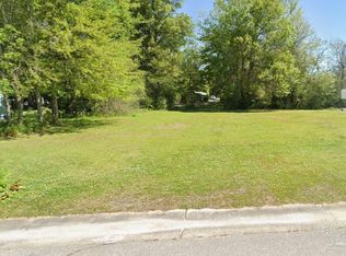 302 Front St, Century, FL 32535