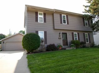 2234 N Thornwood Ave, Davenport, IA 52804
