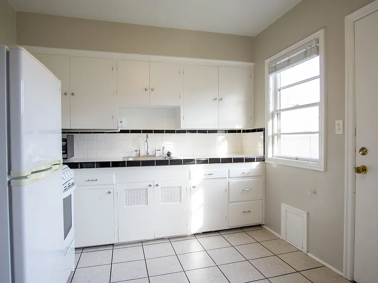 1946 NW Lovejoy St #3 — Photo 7