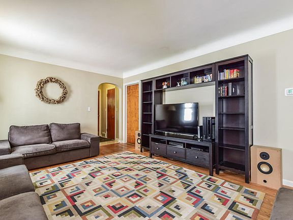 3rd image of 2533 Martin Ave SE