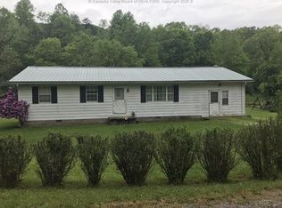 1273 Zion Rdg, Gay, WV 25244