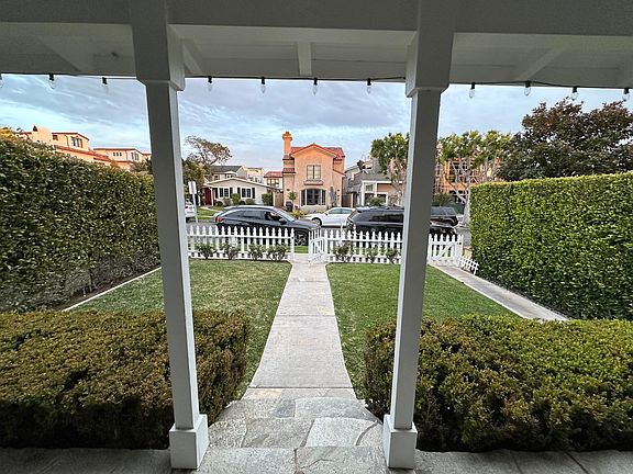 2nd image of 609 Narcissus Ave