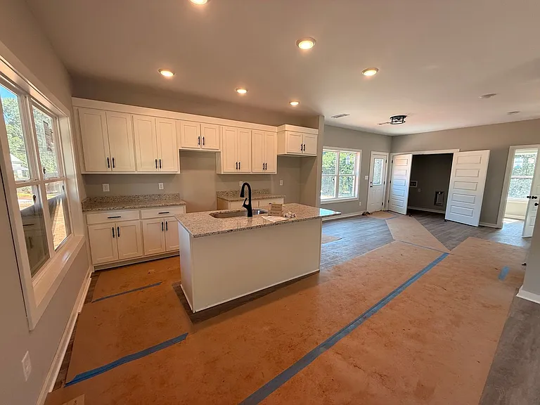 815 Whitehall Rd — Photo 2