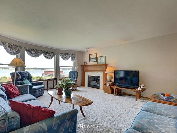3rd image of 904 Alexander Street #103
