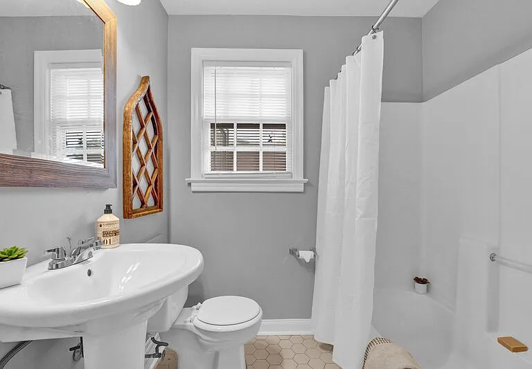112 Greer St — Photo 4