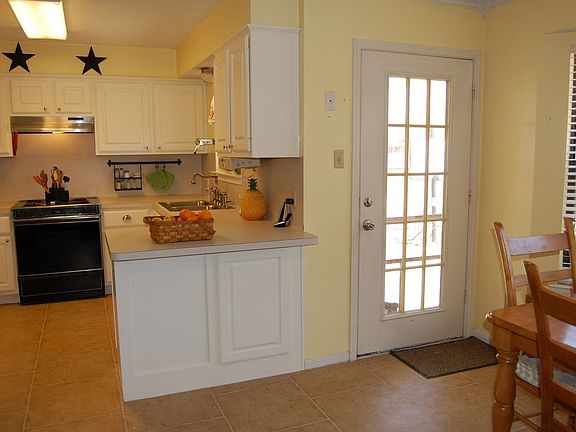 3rd image of 1412 Pecan Grove Ct
