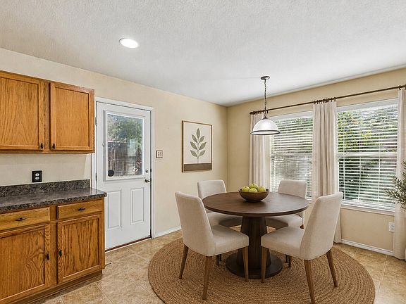 3rd image of 511 Blue Sage Dr