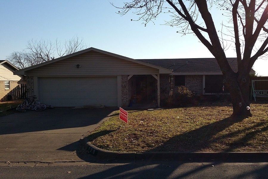 1st image of 729 Gayle St