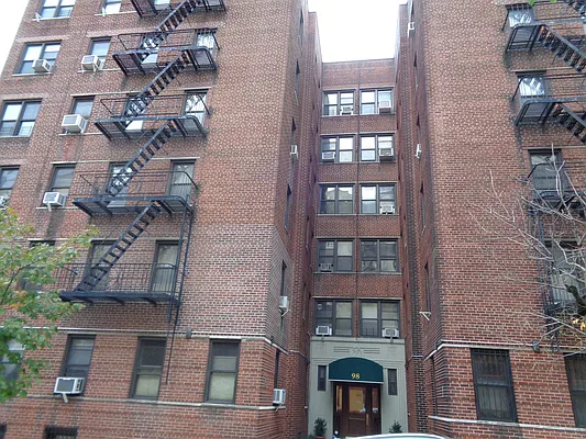 Sold by Thomas Lipovetsky, LREB | media 11