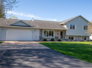 3453 Charlie Anna Dr, Oshkosh, WI 54904