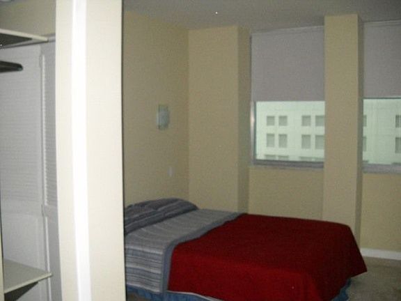 second bedroom (queen size bed)