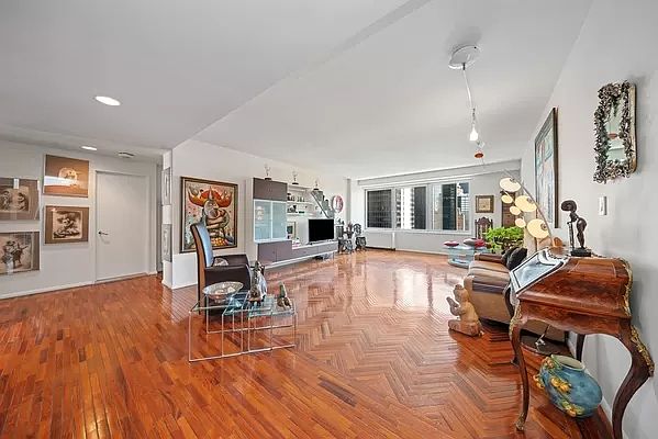 1st image of 216-218 E 47th St #27A