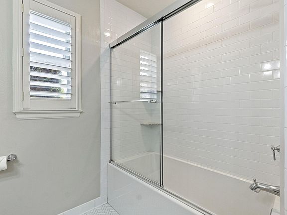 3rd image of 635 Georgia Pl