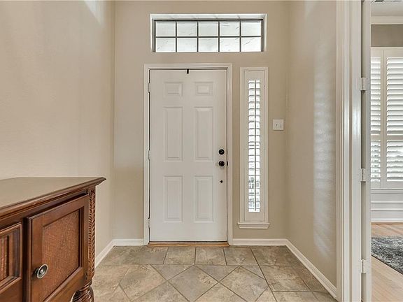 4th image of 6312 Hawthorn Dr