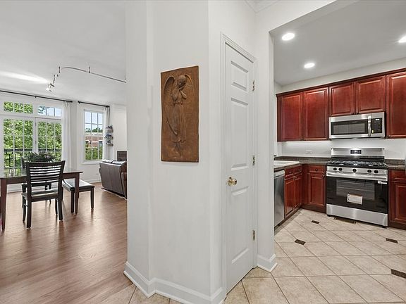 3rd image of 3845 N Ashland Ave APT 4E
