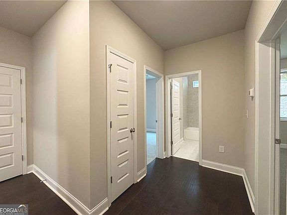 3rd image of 2020 Manor Pointe Dr #19