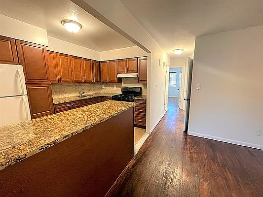 4th image of 25-08 46th St
