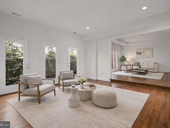 3rd image of 2122 Observatory Pl NW