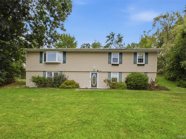 34 Hillview Circle, Poughkeepsie, NY 12603
