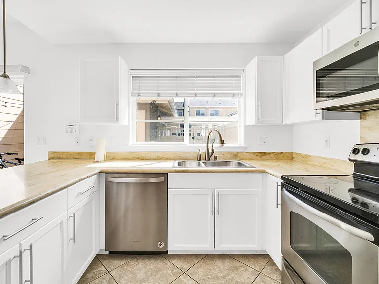 511 Manawai St #408 — Photo 6