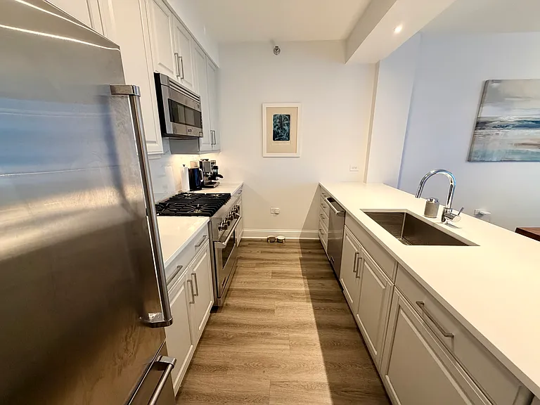 2.5 W Delaware Pl #4 — Photo 5