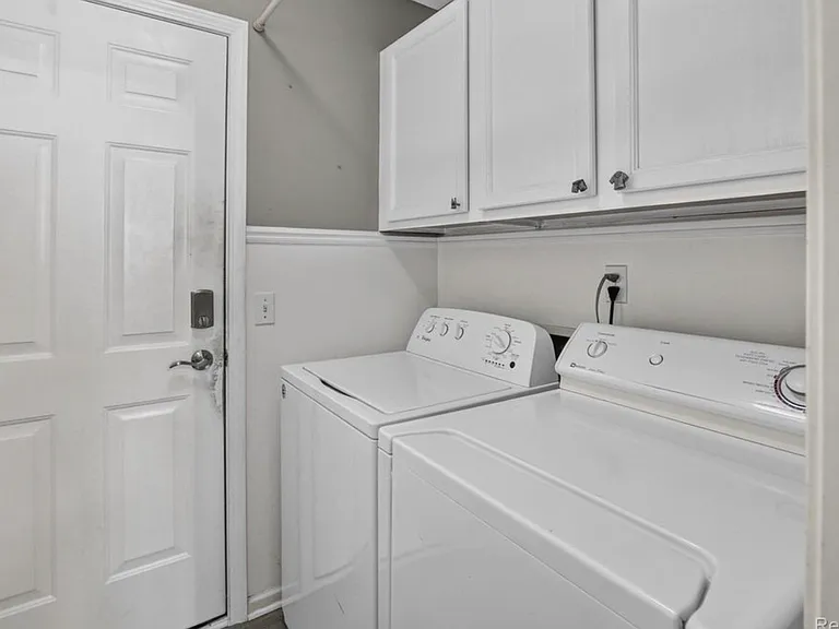 5001 Meadow Crest Cir — Photo 17
