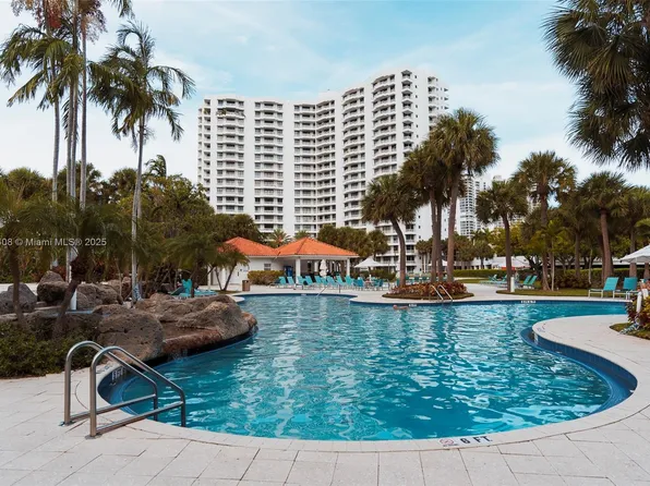 3300 NE 192nd St APT 701, Aventura, FL 33180