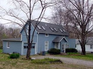 806 E 12th St, Lawrence, KS 66044