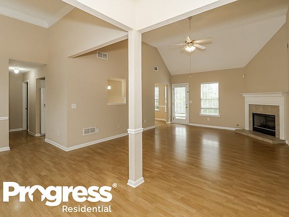 4th image of 465 Aristocrat Dr