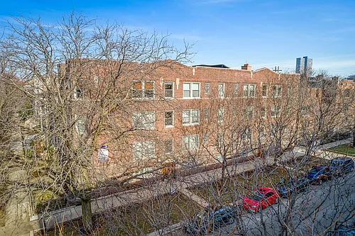 1210 W Waveland Ave Photo 1