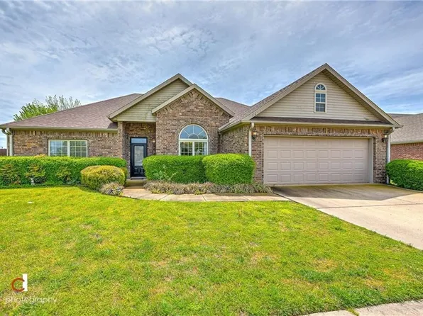 1201 SW Willow Bend Ave, Bentonville, AR 72713