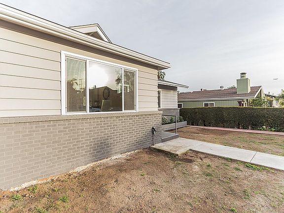 4th image of 2825 Dale St #27