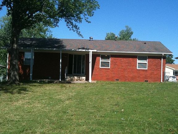 4th image of 768 N Moccasin St