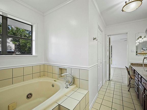4th image of 142 Plaisance St