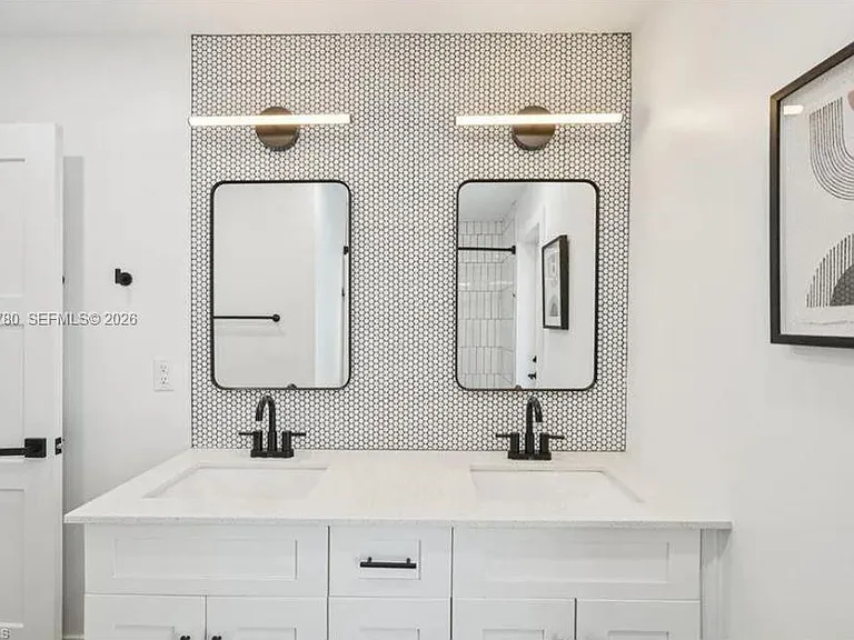 444 N Barfield Dr — Photo 23