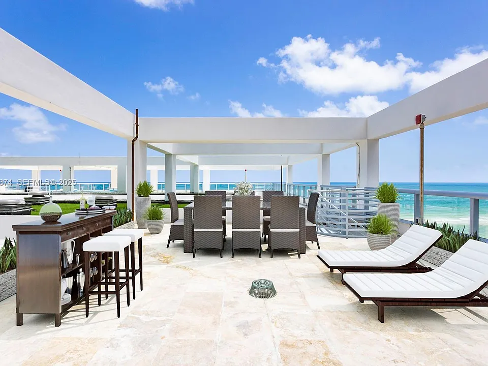 6799 Collins Ave #507