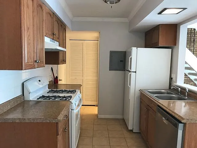 335 Donna Ct #B — Photo 4