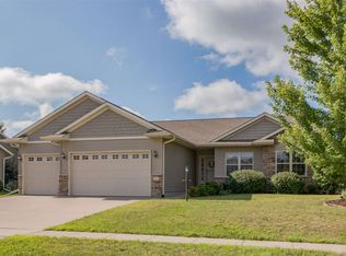 745 Berkshire Ln, North Liberty, IA 52317