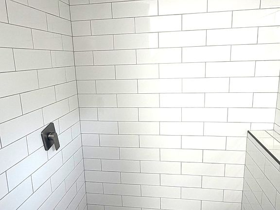 5th image of 153 Artic Ct #153