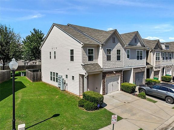3rd image of 2705 Avanti Way