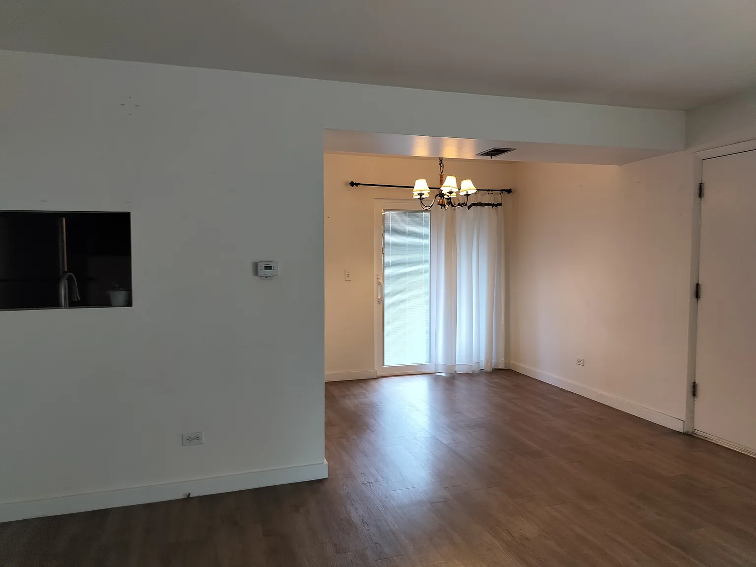 2 bed, 1.5 bath, 1056 sqft, $2,100 — Photo 2